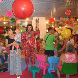 Клоун на открытии детского клуба частный массив Осокорков
