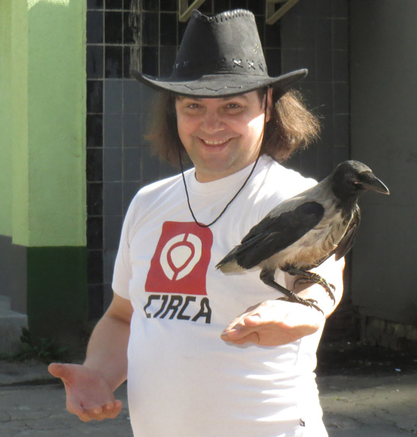 � � ������