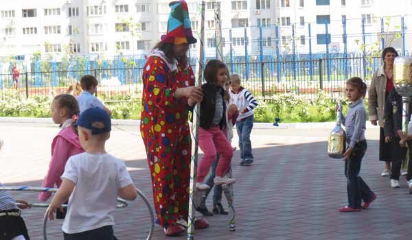 Дети играют