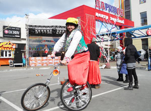 моноцикл в украинском костюме