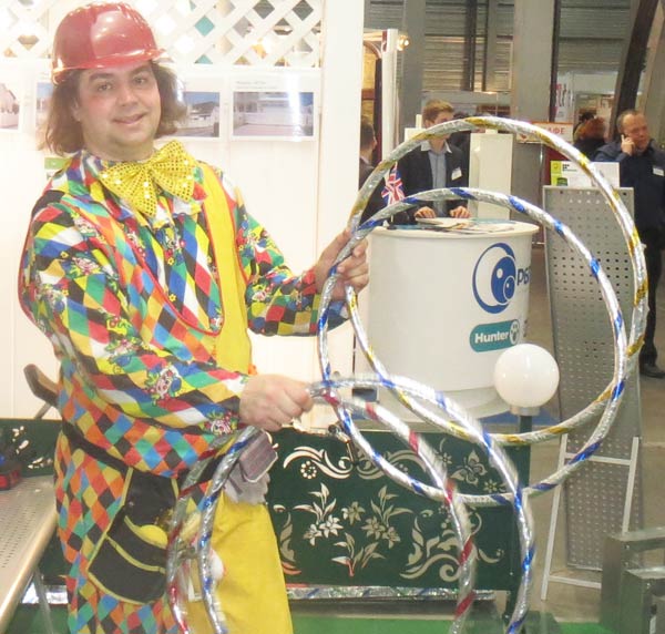 клоун строитель