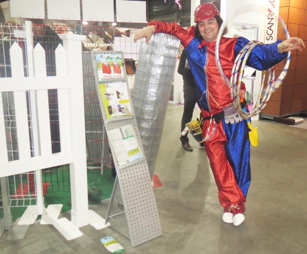 клоун с кольцами и сетка