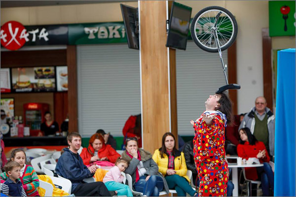 клоун с представлением