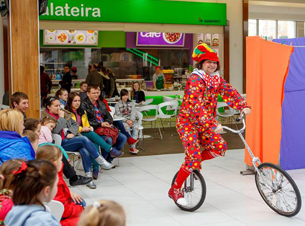 клоун с моноциклом