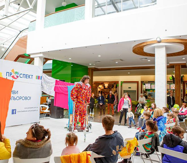 клоун нка ходулях