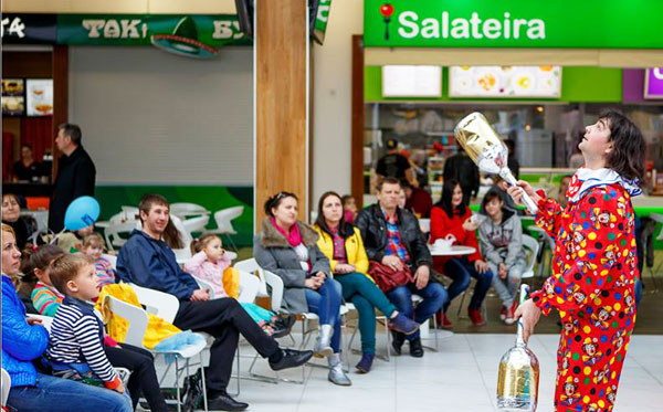 жонглерские номер на цирковом представлении