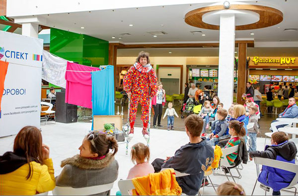 ходулист на мероприятии