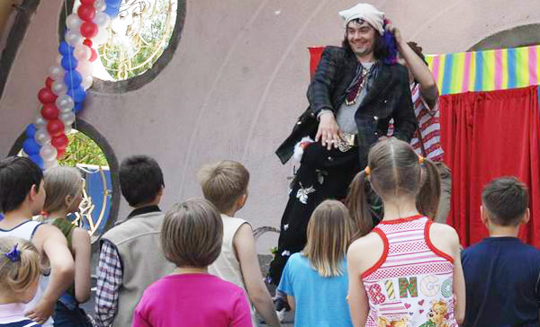 цирковая реприза на сцене