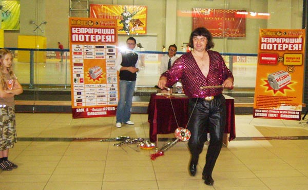 жонглер на развлекательной акции