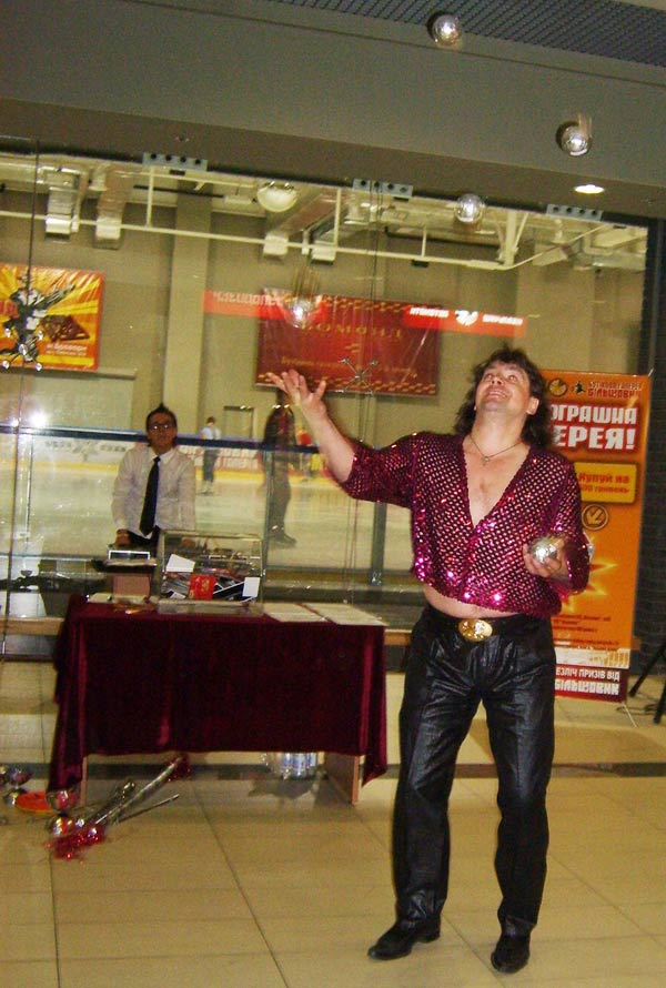 жонглеры на развлекательной акции