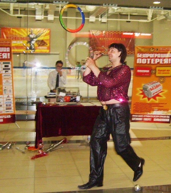 жонглер кольцами с киева