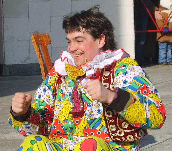 ����� ����