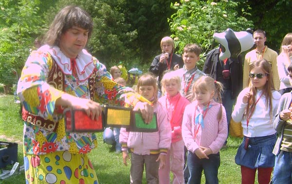 Не обычные жонглерские трюки кирпичами