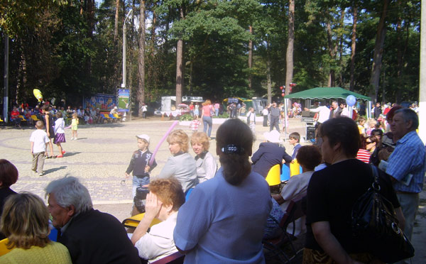 клоун на площади