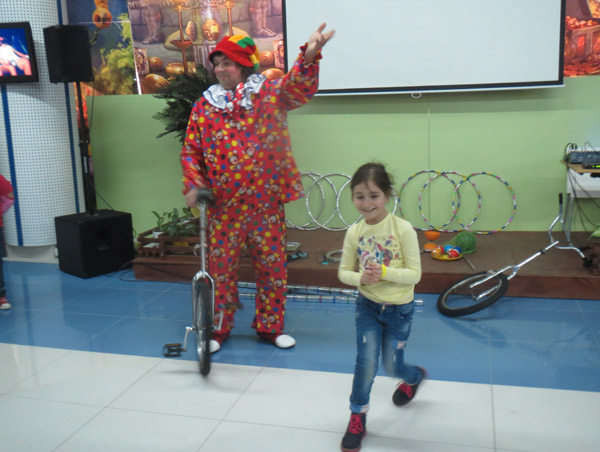 Клоун в ТРЦ Мармелад, парк развлечений 7 чудес детства