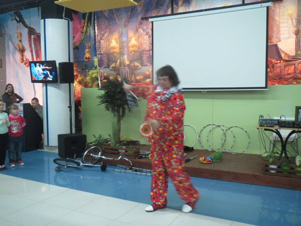 Клоун в ТРЦ Мармелад, парк развлечений 7 чудес детства