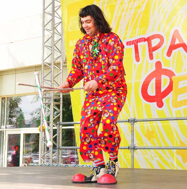 Клоун жонглер