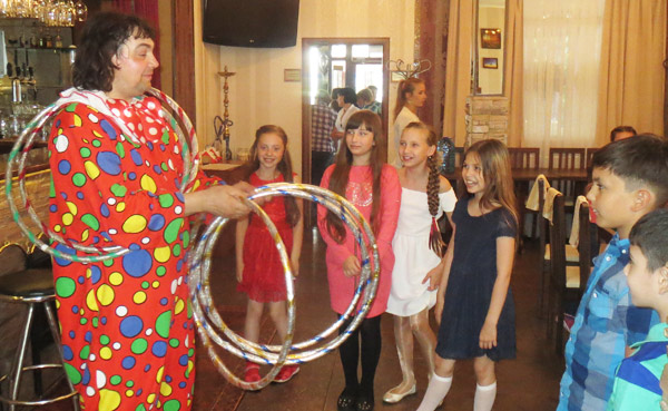 Выступление в жонглерском выступлении с кольцами