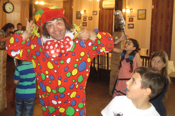 А здеся, и меленький зоопарк есть