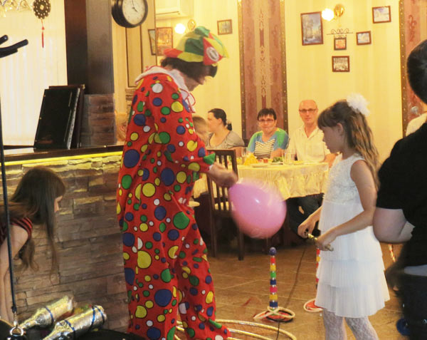 клоун с шариками