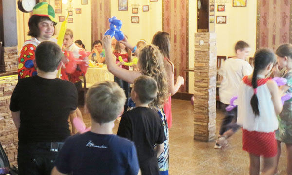 пригласили клоуна на детское день рождения