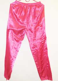 красные брюки