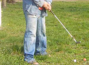 Игра в гольф, клюшка и шарик...